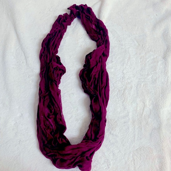 Maroon scarf - Picture 1 of 4